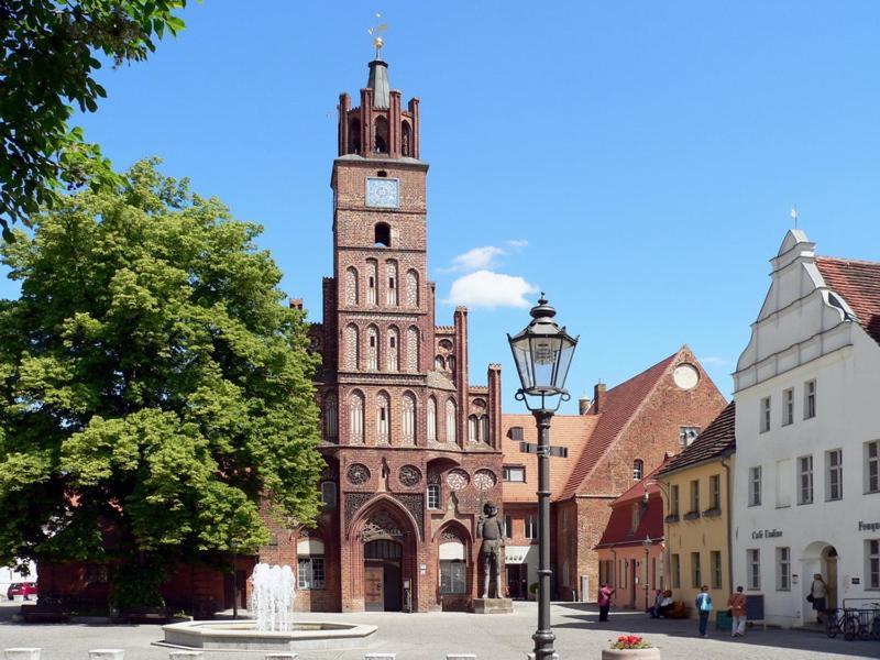 City Hotel-Pension Brandenburg Brandenburg  Eksteriør billede